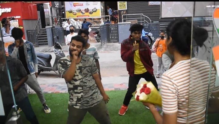 FlashMob Surprise package by Book UR Surprise